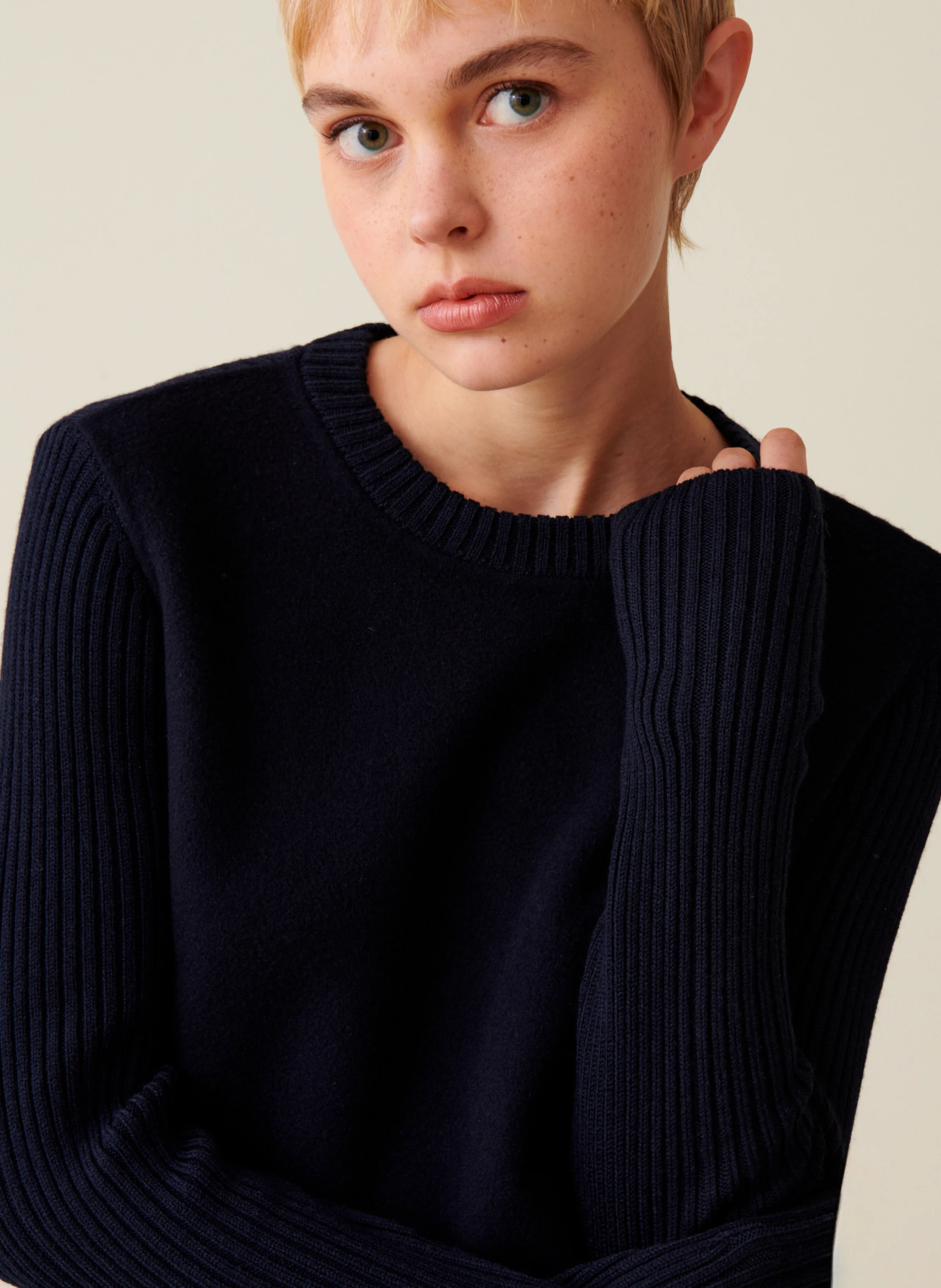Robe courte col rond en laine | Bleu