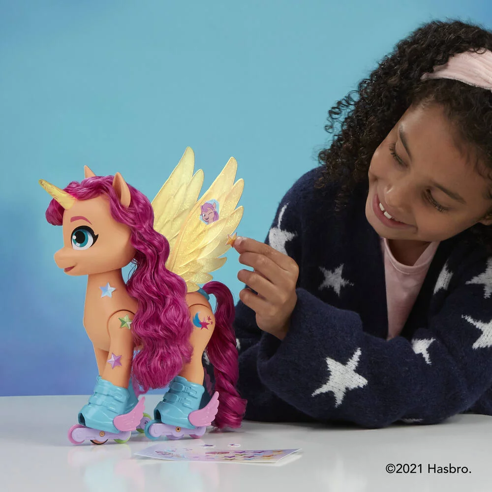 MY LITTLE PONY  - SUNNY CHANTE ET FAIT DU ROLLER