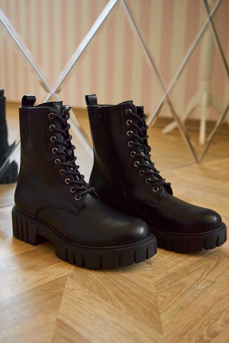 Bottines noires à lacets