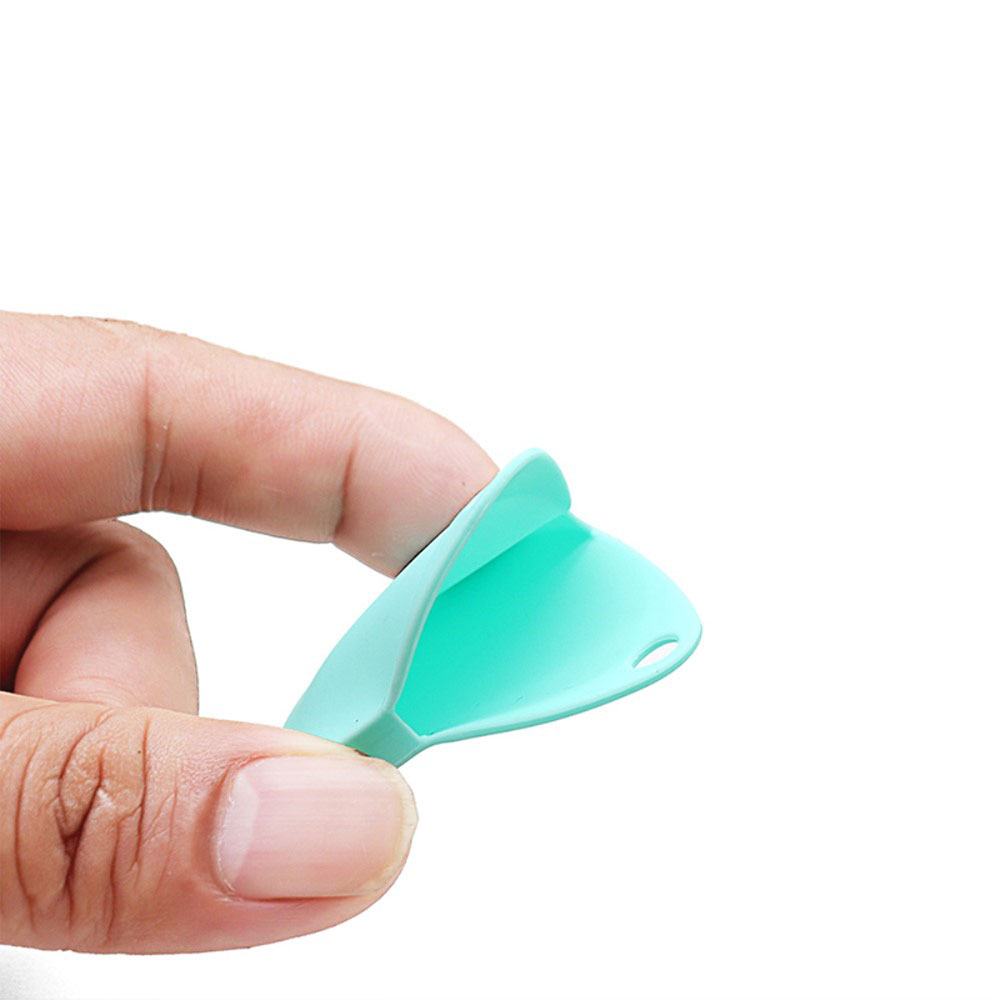 Apple AirTag Leuchtender Fluoreszierender Anhänger Silikon Case Hülle mit Karabinerhaken - Weiss / Grün