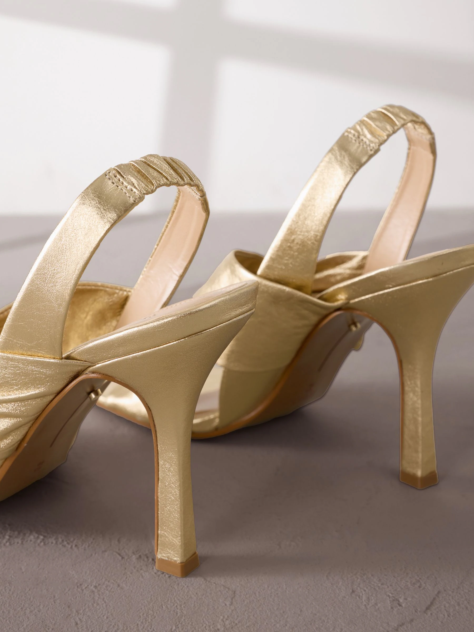 Goud - Signature Premium Leather Twist Heeled Sandals