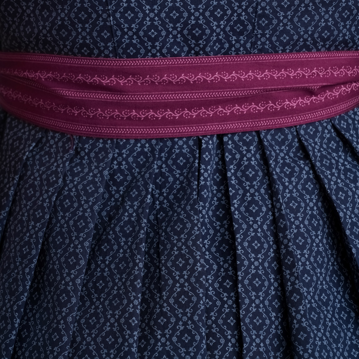 Gina Benotti Damen Dirndl mit Allover-Muster navy / bordeauxrot