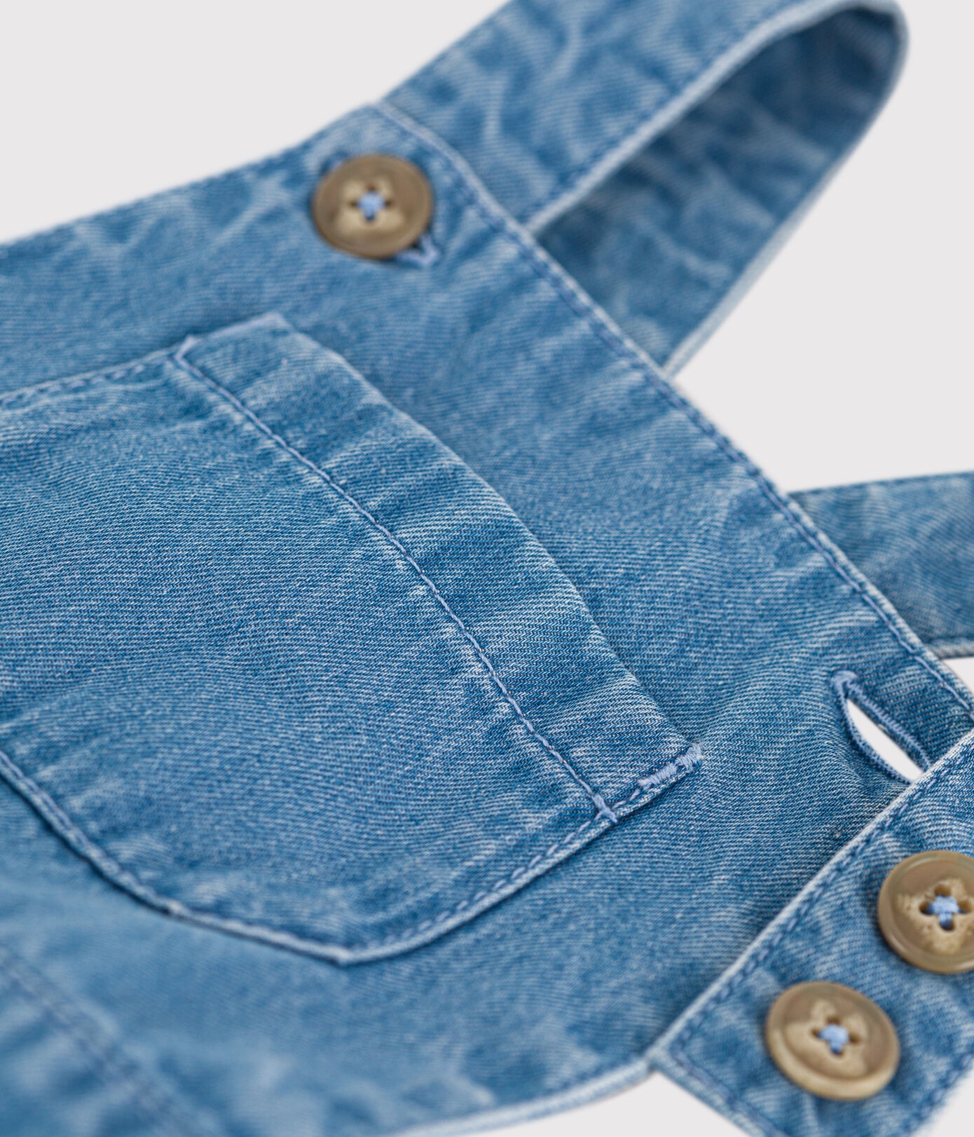 Salopette courte bébé en denim léger
