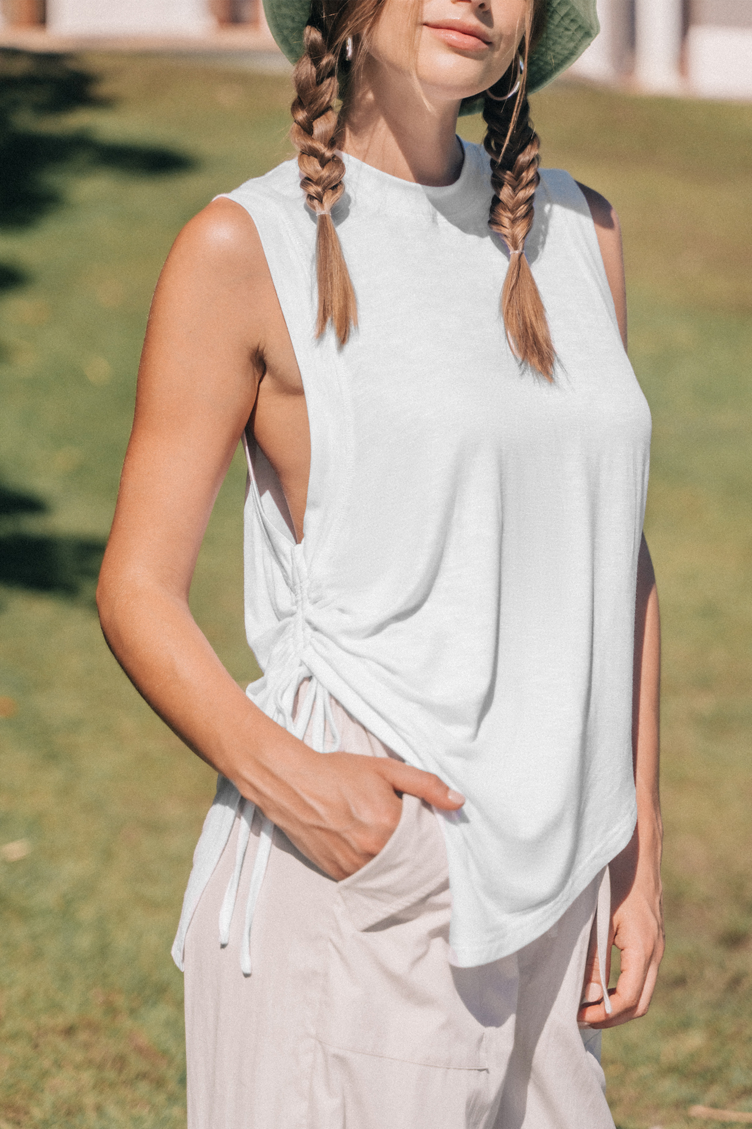 T-shirt asymétrique sans manches à col rond blanc