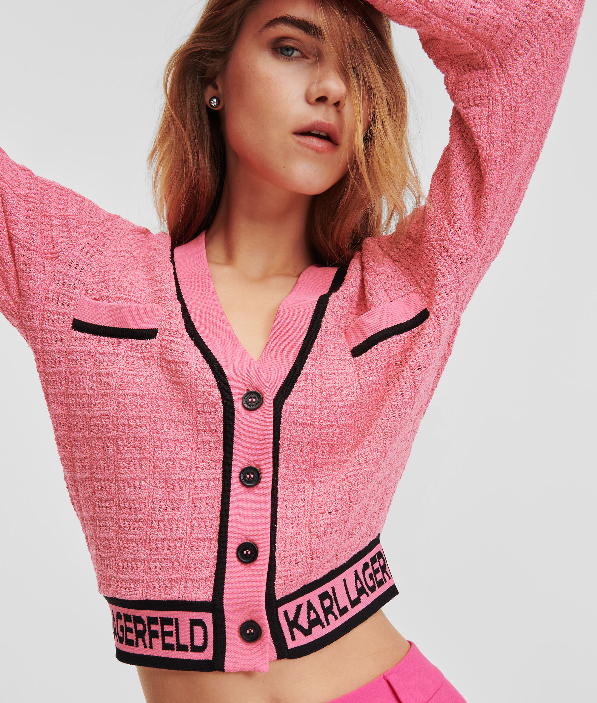 CARDIGAN CROPPED EN BOUCLÉ AVEC LOGO KARL