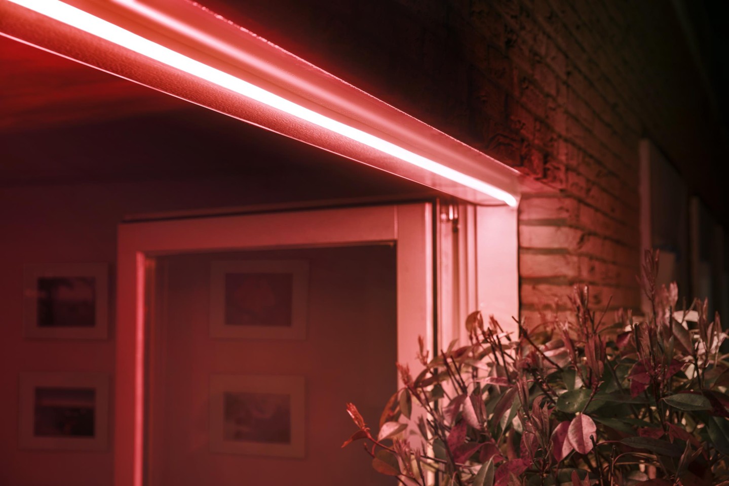 Philips Hue - Lightstrip Udendørs 2m - Hvid & Farve Ambiance