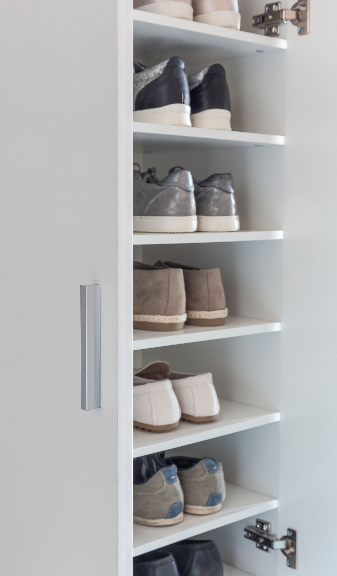 KADIMA DESIGN Moderner Schuhschrank für 14 Paar, kratzfeste Oberfläche, 2 Türen, 2 Schubladen.