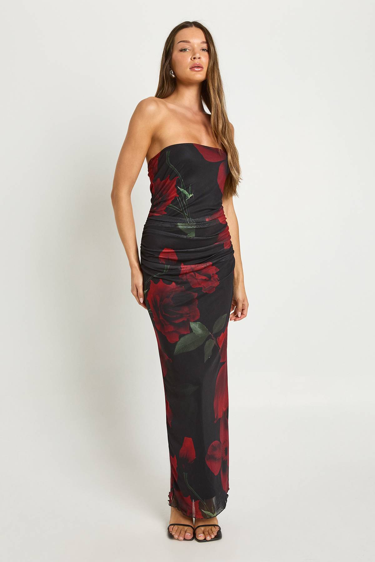 boohoo Robe bustier longue fleurie en mesh