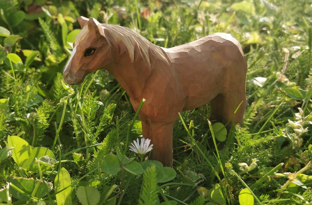 Figurine cheval brun