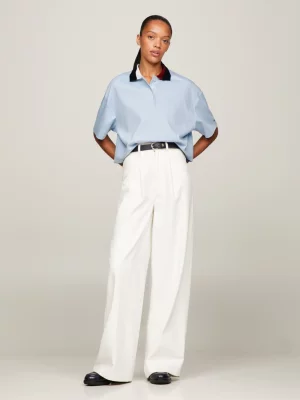 Polo cropped despojado com listras globais