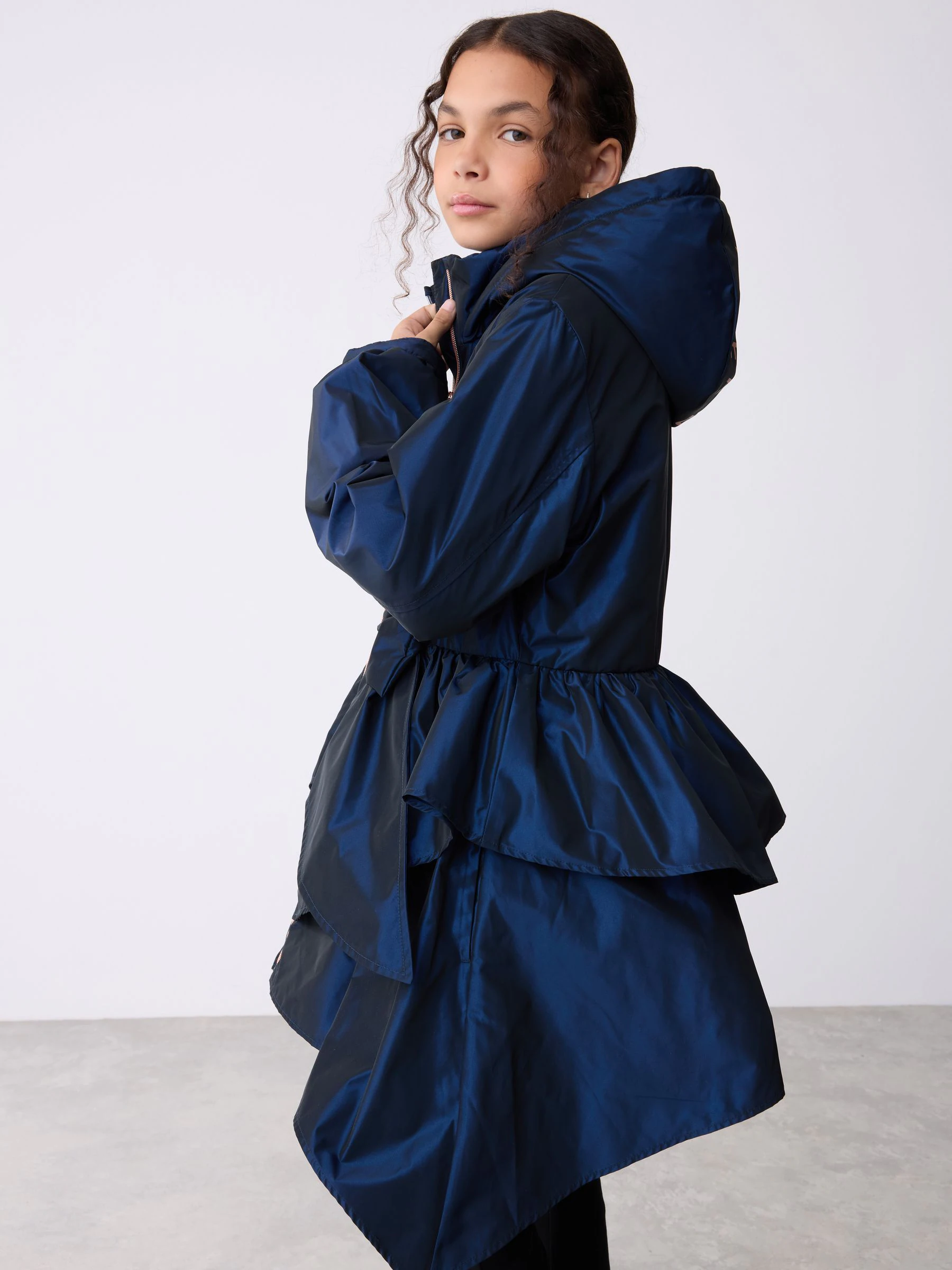 Marineblauw - Baker by Ted Baker - Regenbestendige regenjas met strik en ruches