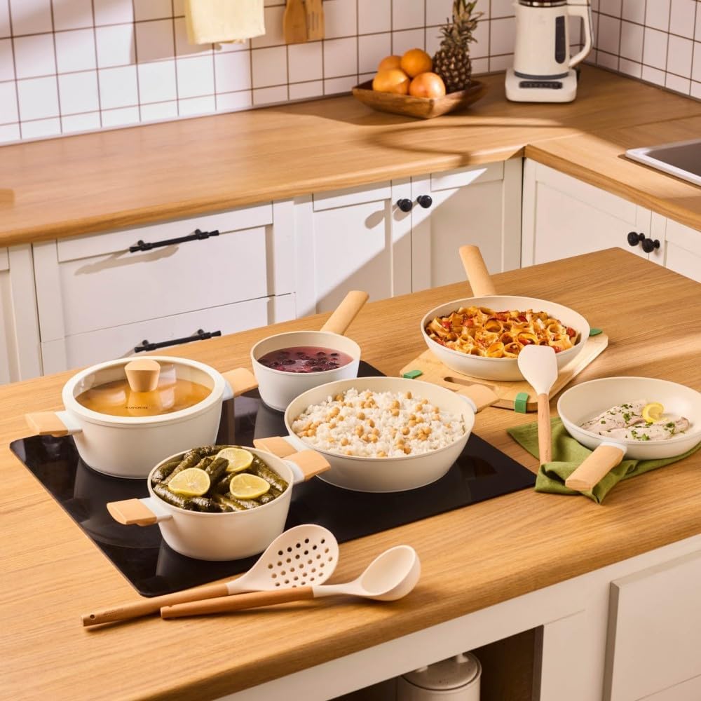 Karaca Swiss Crystal Almond Cream 12-teiliges Kochgeschirr-Set, Antihaftbeschichtung, PFAS-frei, SwissCrystal-Oberfläche, enthält Töpfe, Pfannen & Kochutensilien