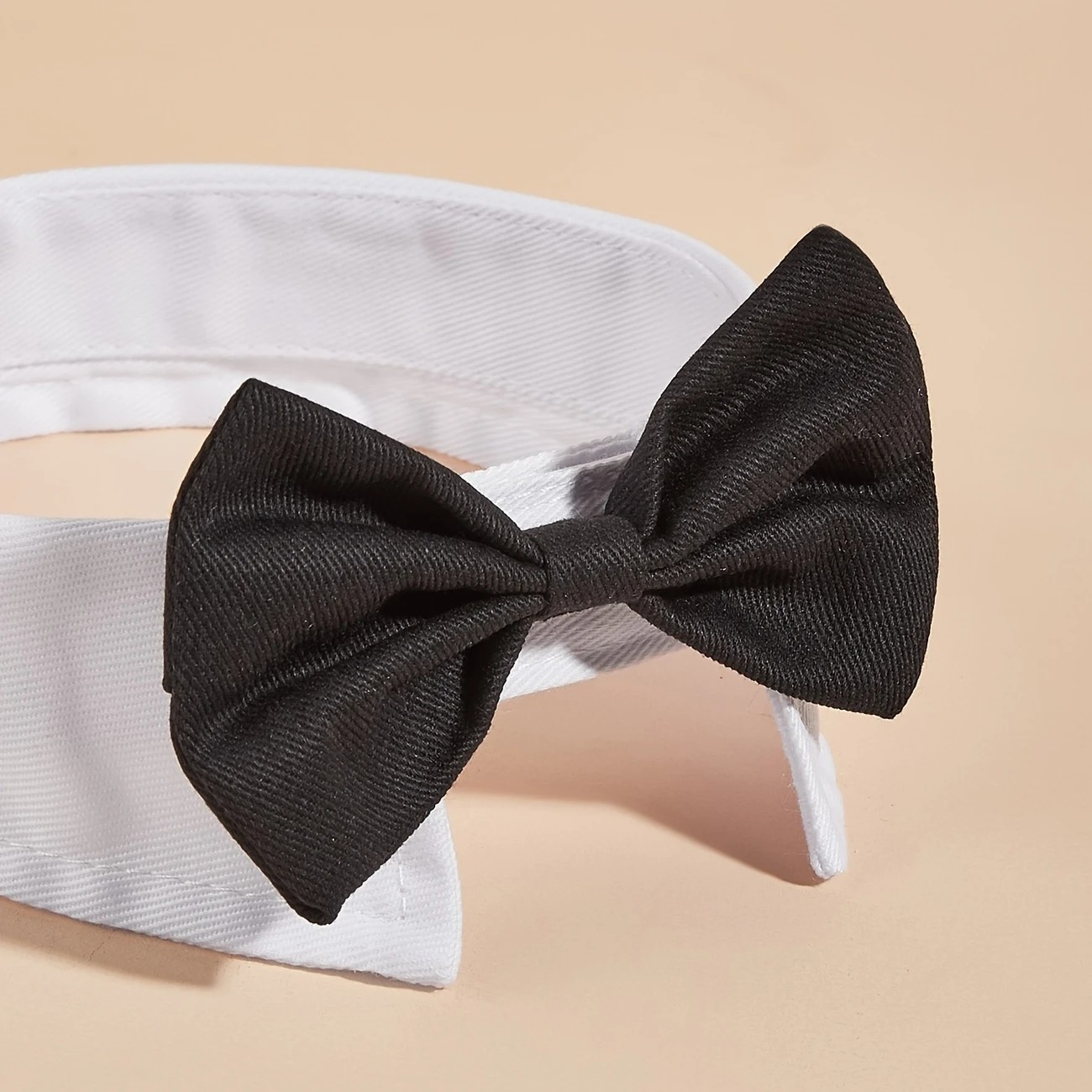 (Gr. S) Verstellbares Hunde / Katzen Halsband Haustier Accessoire mit Fliege - Schwarz / Weiss