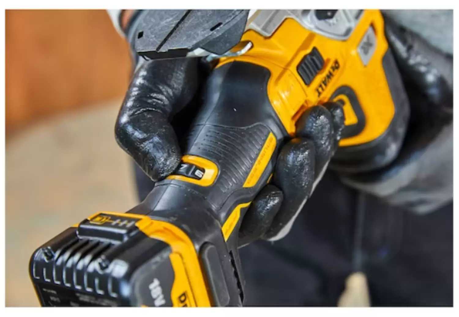 DeWALT DCS335P2 18V XR Li-Ion accu decoupeerzaag set (2x 5.0Ah accu) in TSTAK - T-greep - variabel - koolborstelloos
