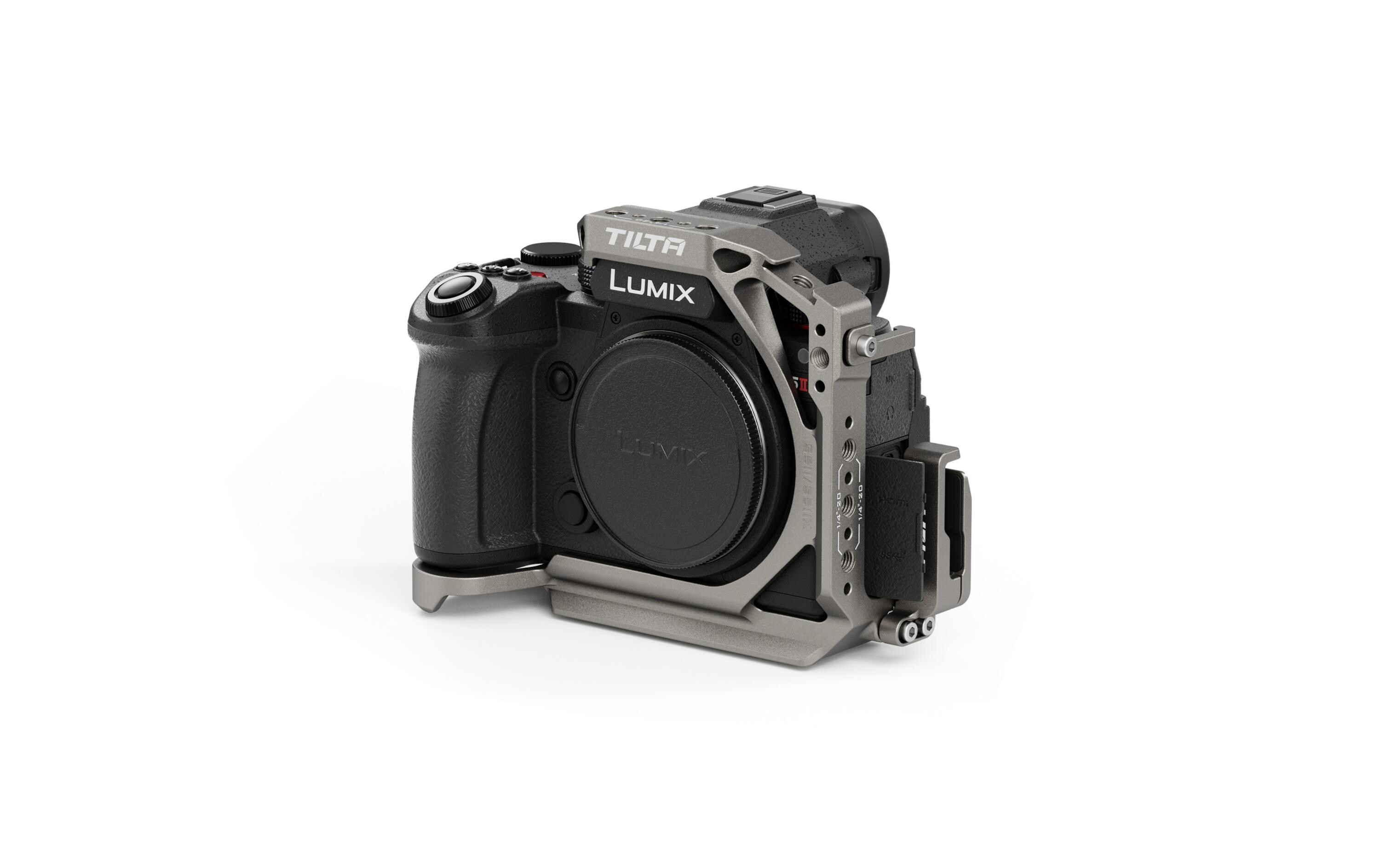 Half Camera Cage für Panasonic S5 II/IIX - Titanium GrayBietet teilweisen Schutz für das Kameragehäuse und verfügt über Befestigungsmöglichkeiten für Zubehör