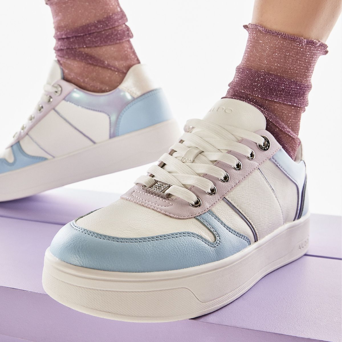 Clubhouse-l Blue Women Low top sneakers