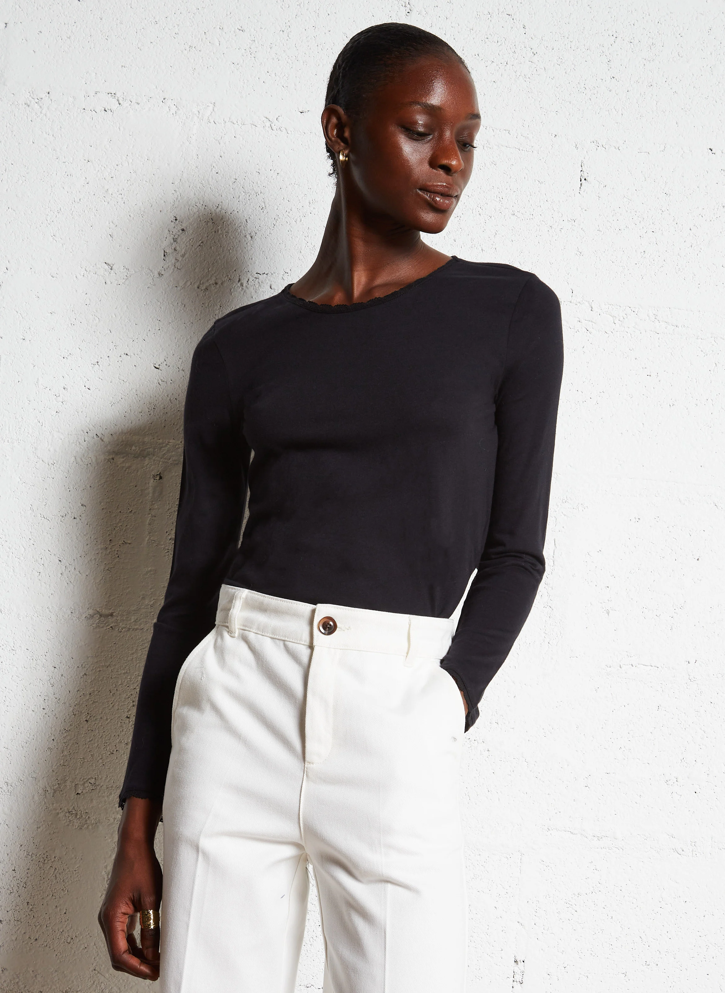 IZELIE - Tee-shirt col rond en coton mélangé | Noir