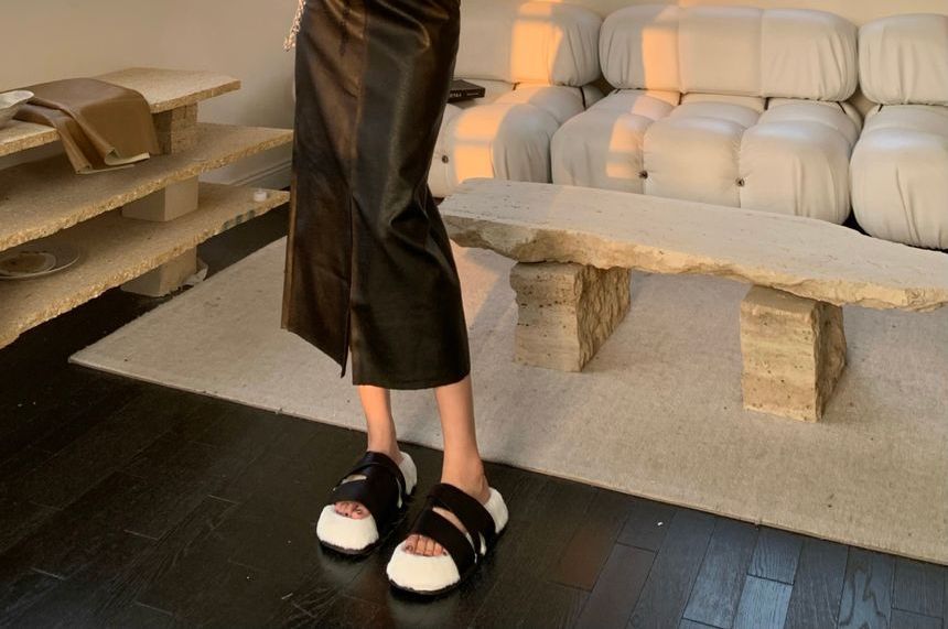 Okalpis - Lange mouwen V-hals effen gebreide top / Kunstleren midi-rok met hoge taille en split