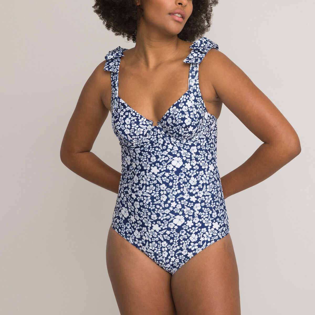 ANNE WEYBURN<br>Maiô triangular, estampa floral