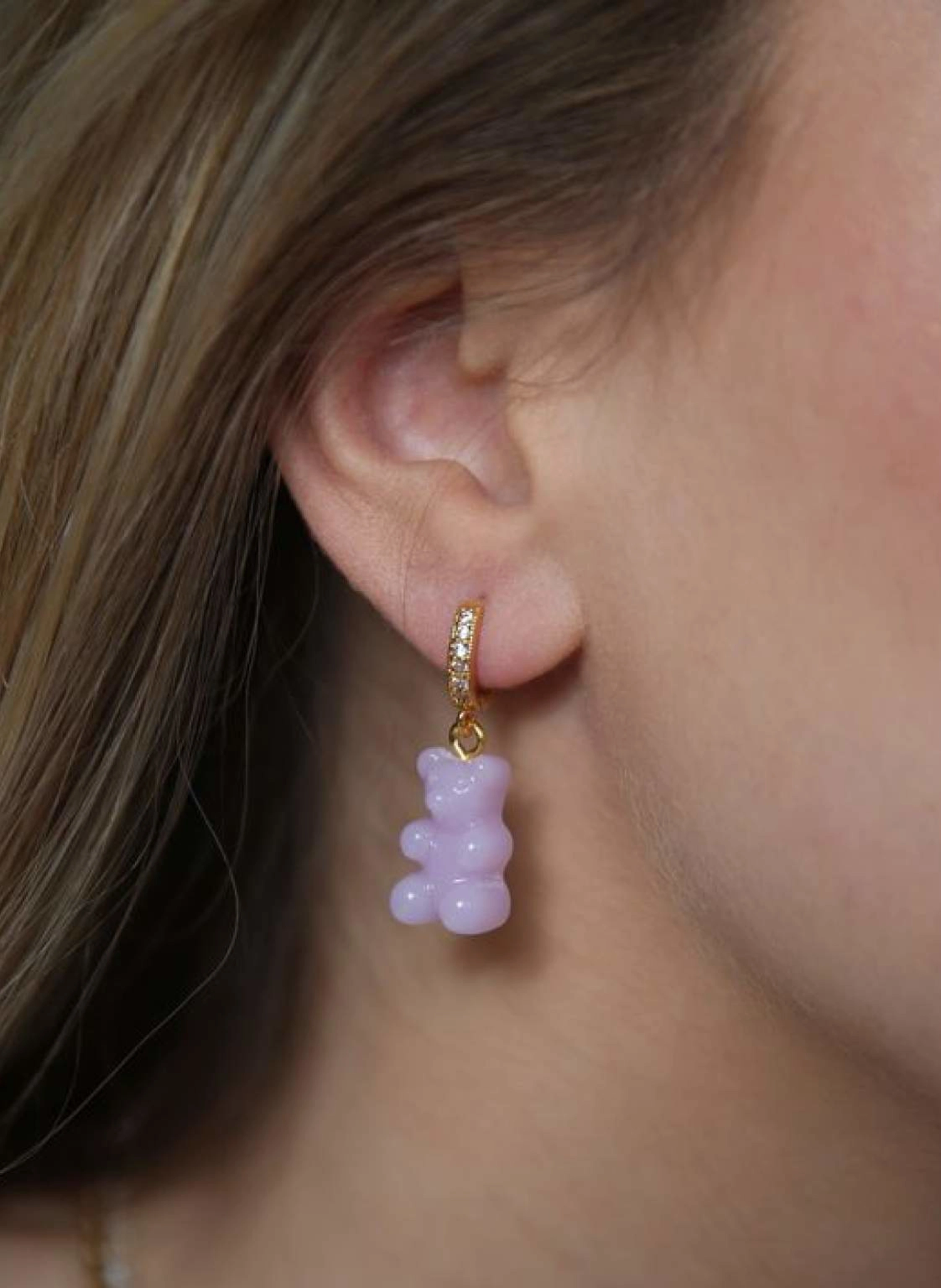 CRYSTAL HAZE Single-Ohrring LAVENDER NOSTALGIA BEAR HOOP by GLAMBOU