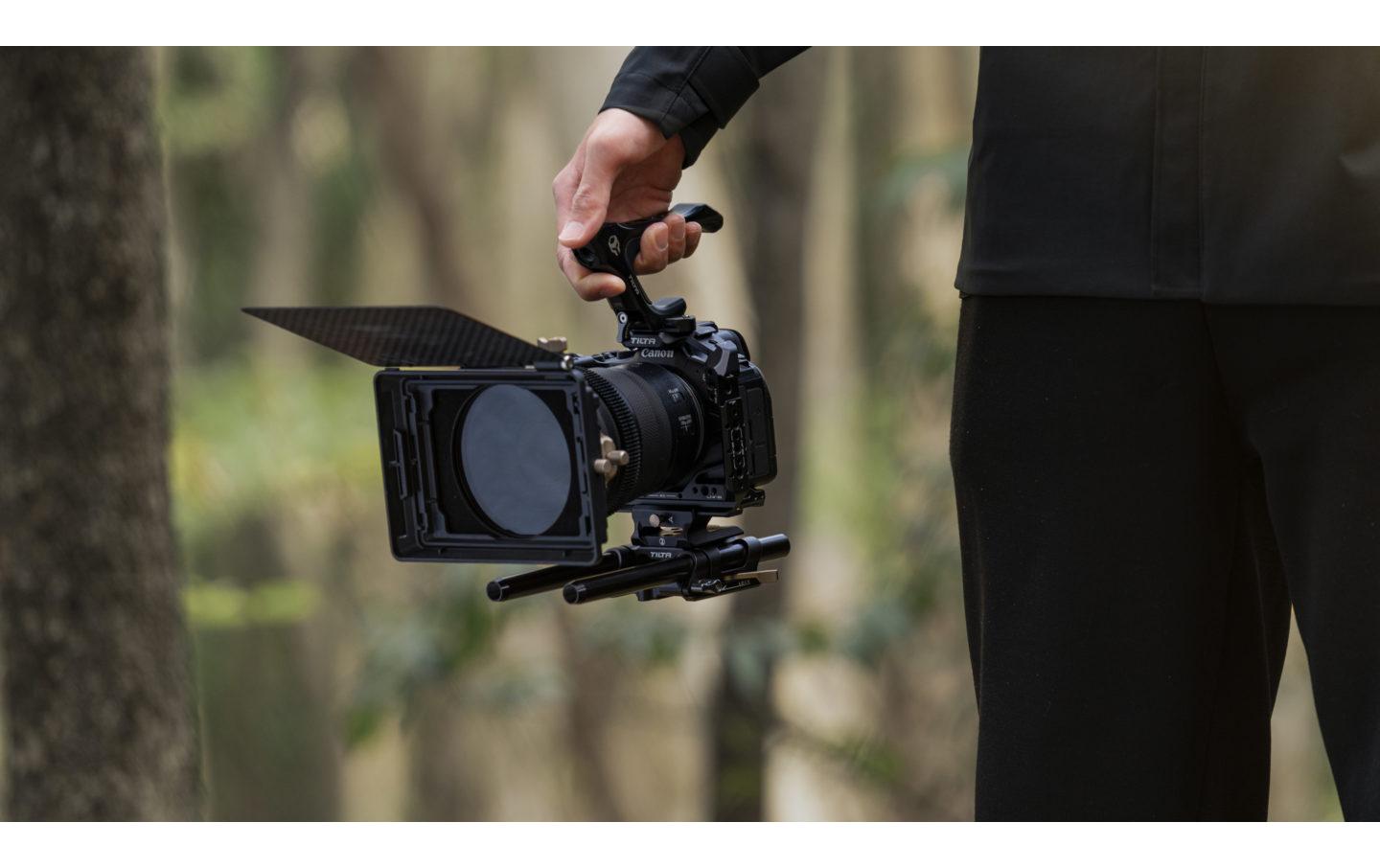Full Camera Cage für Canon R6 Mark II - SchwarzVerbessert die Funktionalität der Kamera und bietet gleichzeitig zusätzlichen Schutz