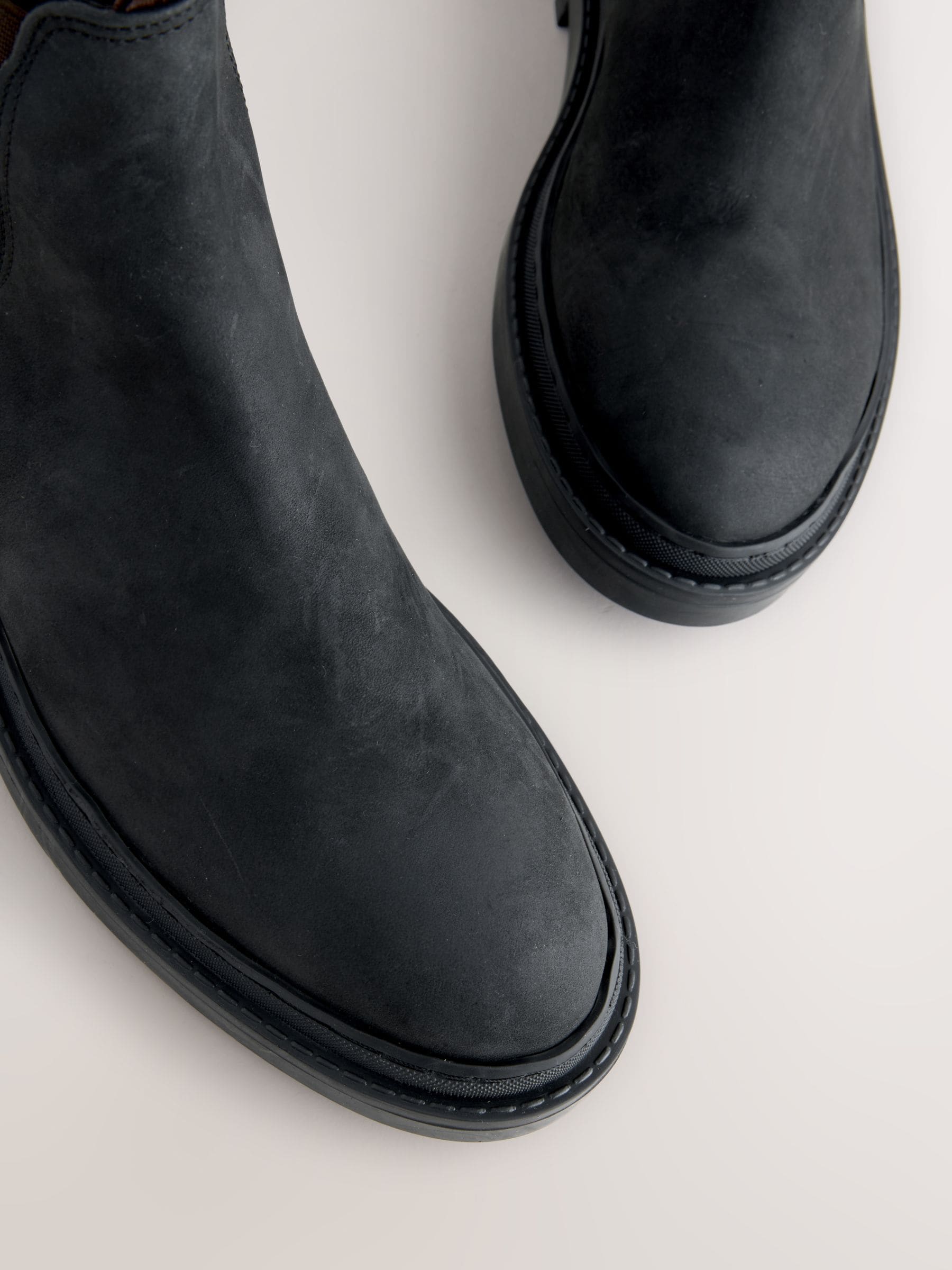 Black Oiled Leather - Forever Comfort® Round Toe Chelsea Boots