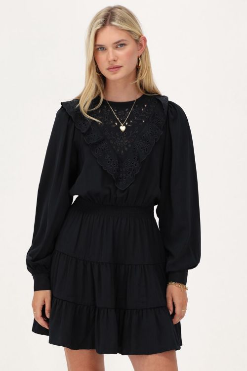 Donkerblauwe jurk met embroidery en ruffles