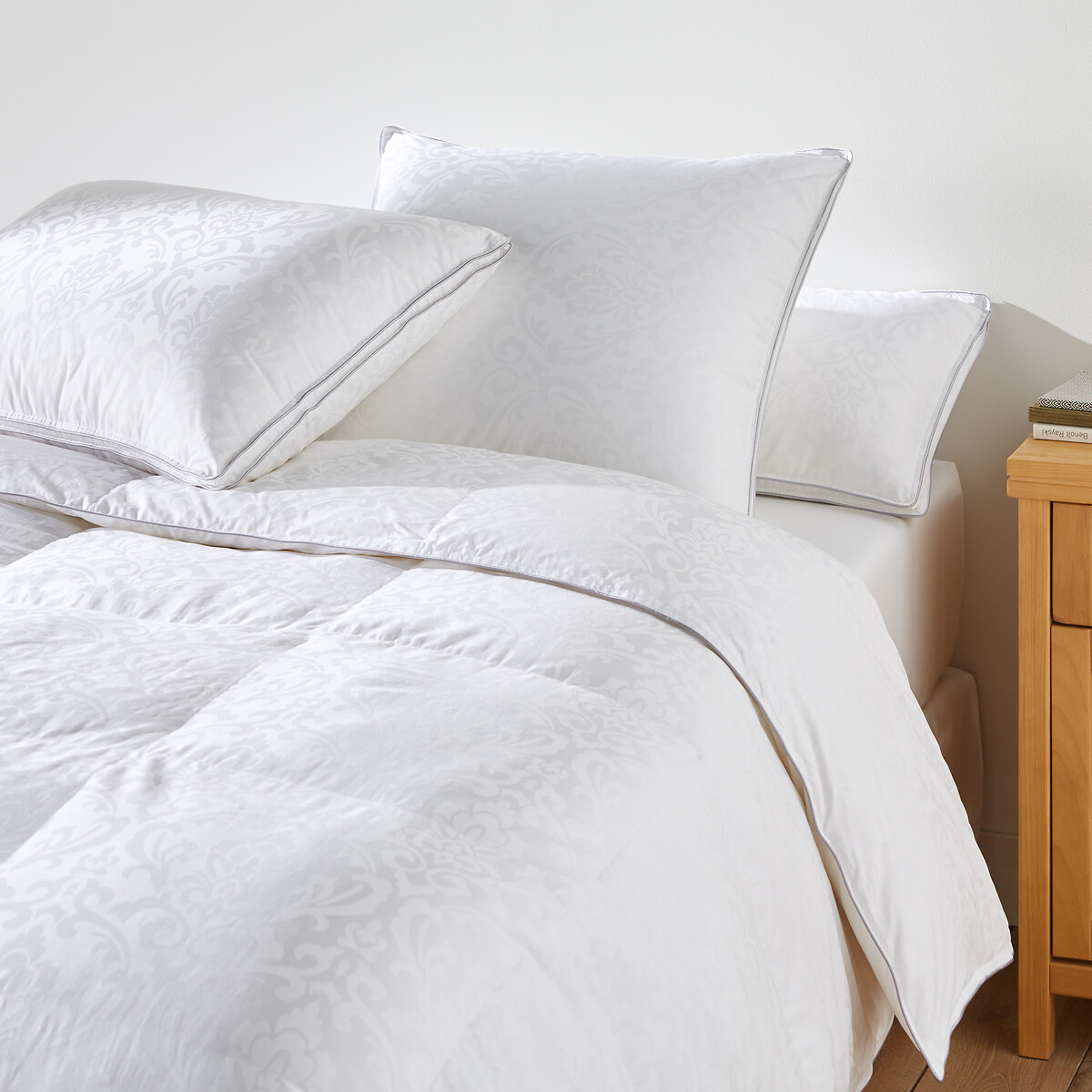 LA REDOUTE INTERIEURS<br>Edredom premium muito quente com 30% de penas, antiácaros