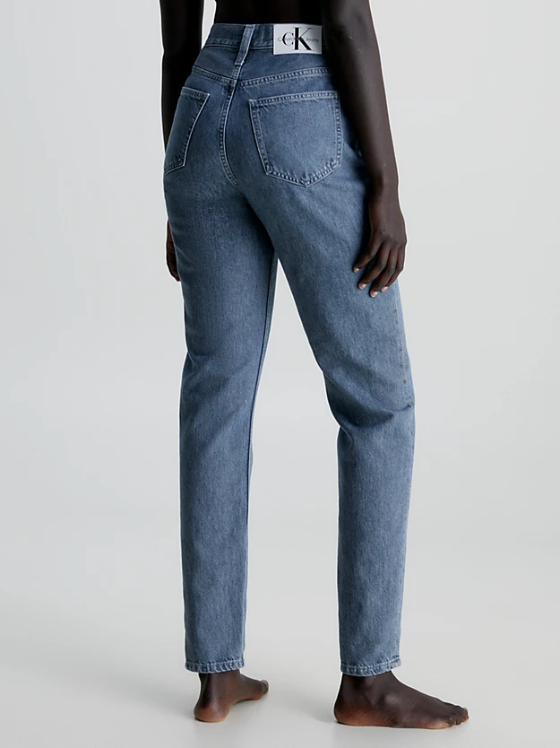 Calça jeans de mãe