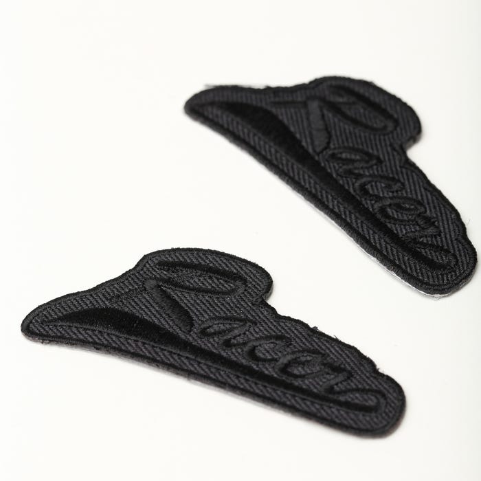 Atelier Veritas-Set van 2 patches met 'racer' logo 3x7cm