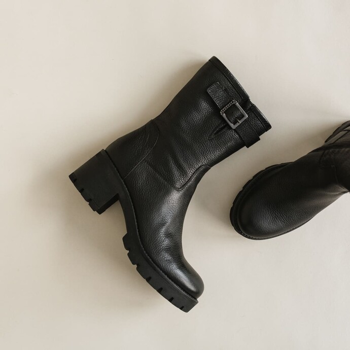 Bottines à boucles  en cuir grainé noir