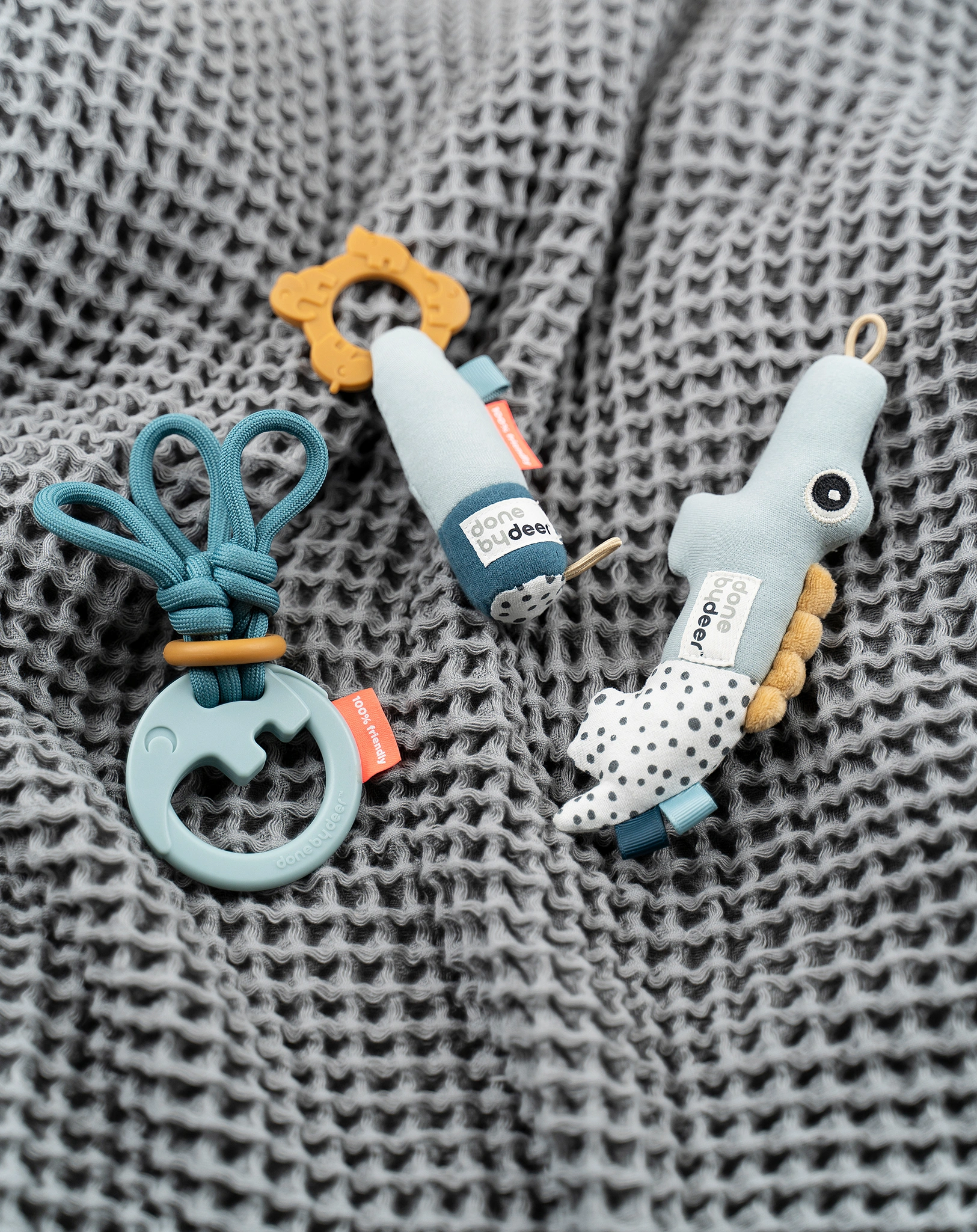 Rassel-Geschenkset TINY TOYS - DEER FRIENDS 3-teilig in blau