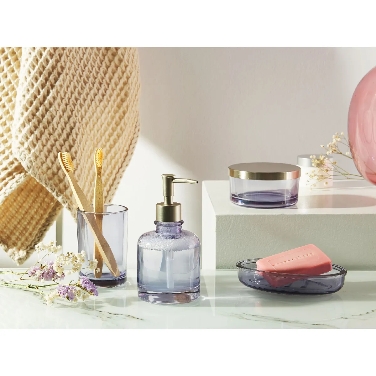 Beliani Accessoires de salle de bains TELMA en céramique violette