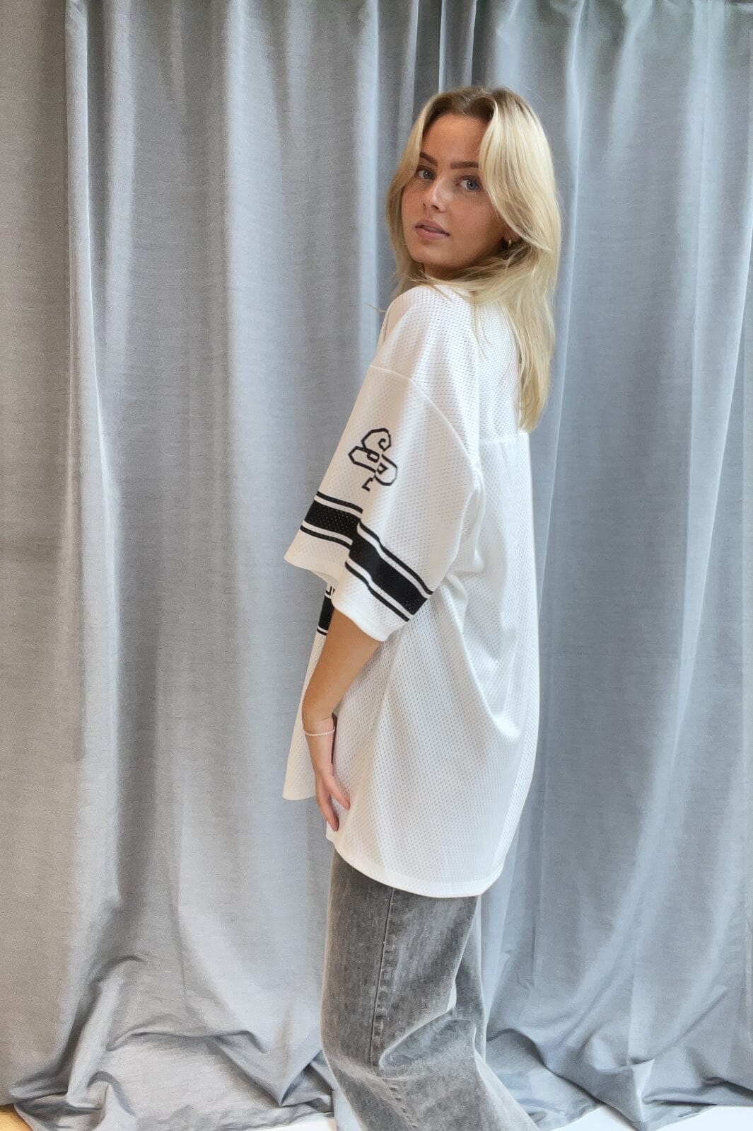 Sisters Point Sports-Tee 110 white black