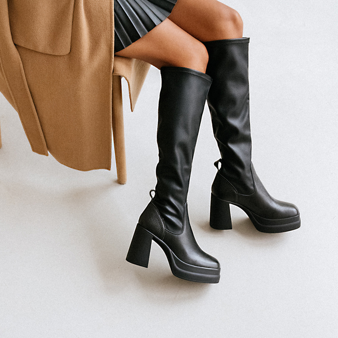 Bottes hautes à plateformes  en cuir grainé noir
