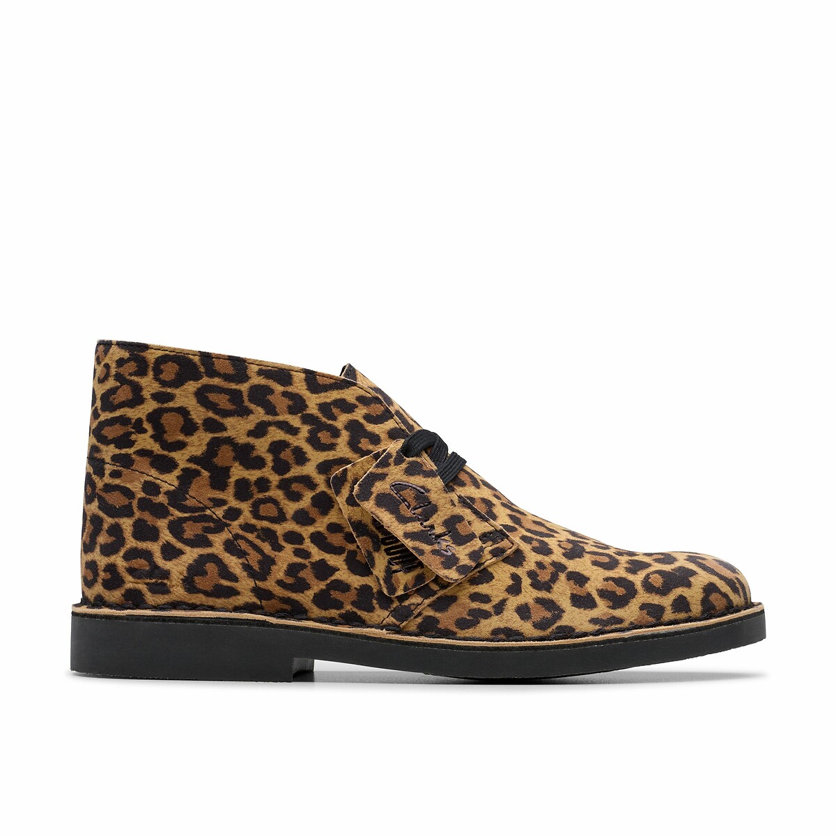 CLARKS<br>Bota Desert em couro camurça