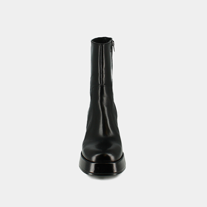 Bottines à talons et bouts carrés  en cuir noir