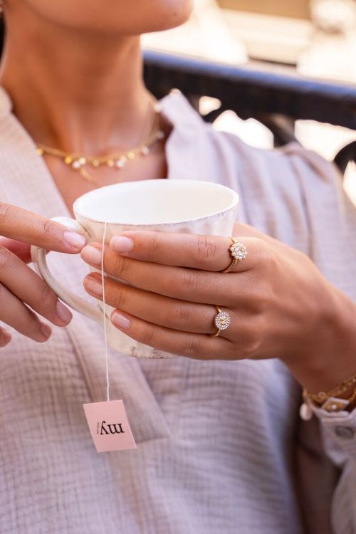 Ring met transparante steen en parels