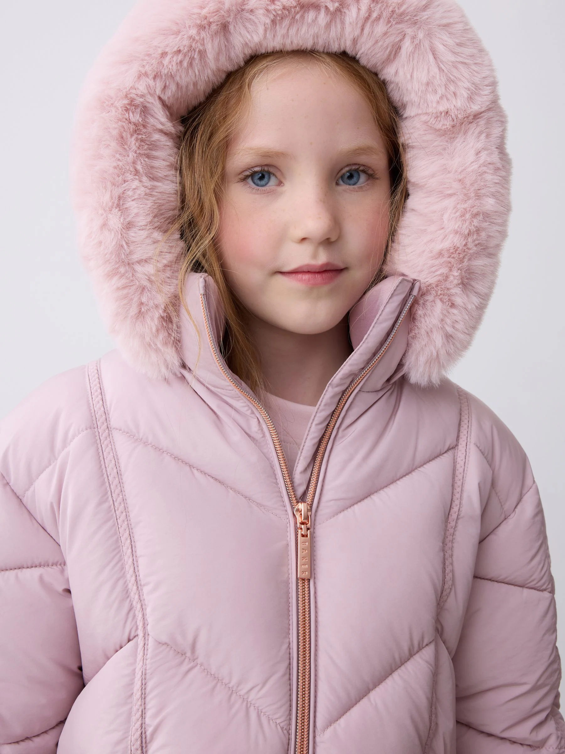 Roze - Baker by Ted Baker - Regenbestendige gewatteerde jas met strikzak en V-vormige print