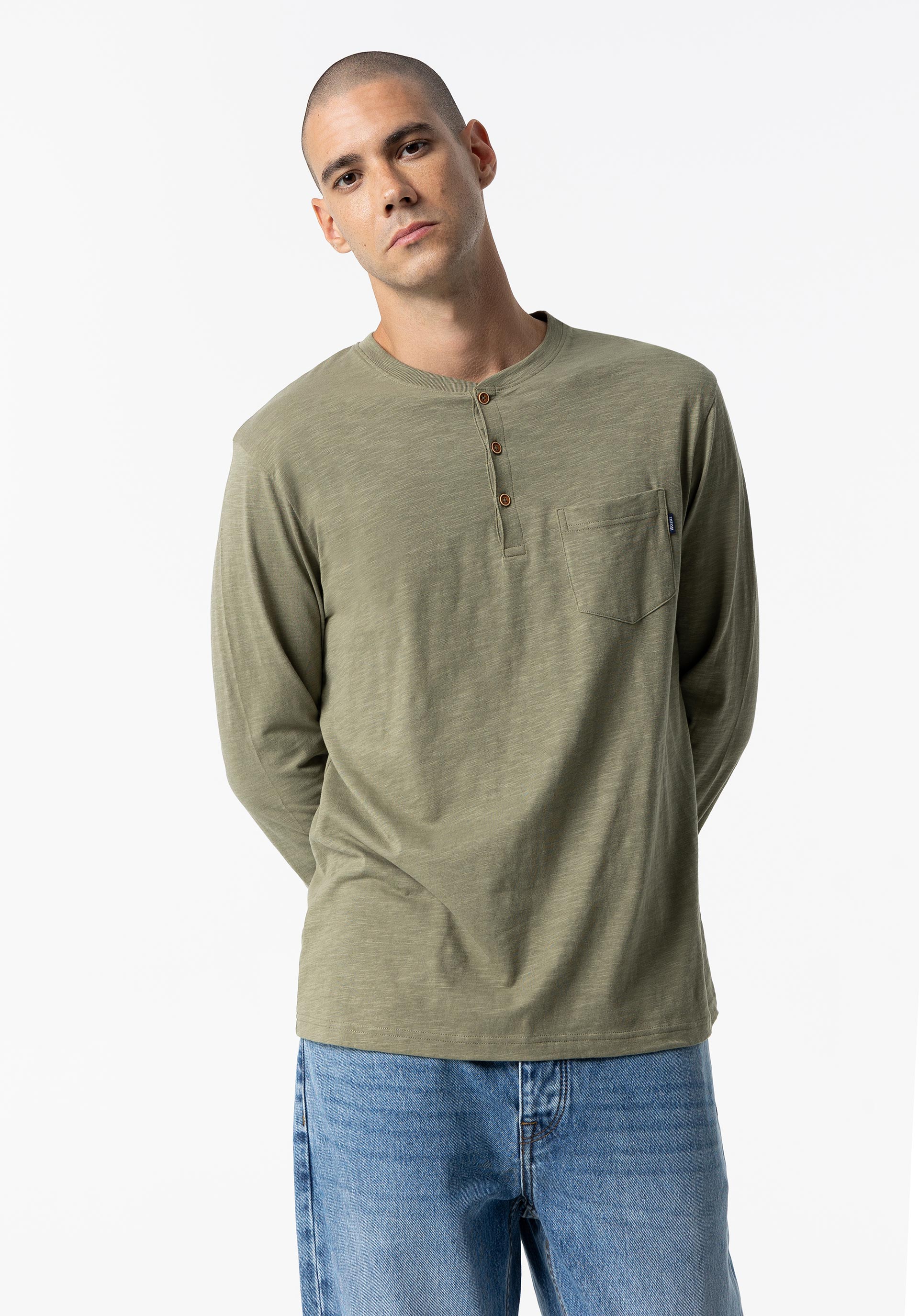T-shirt Básica com Bolso