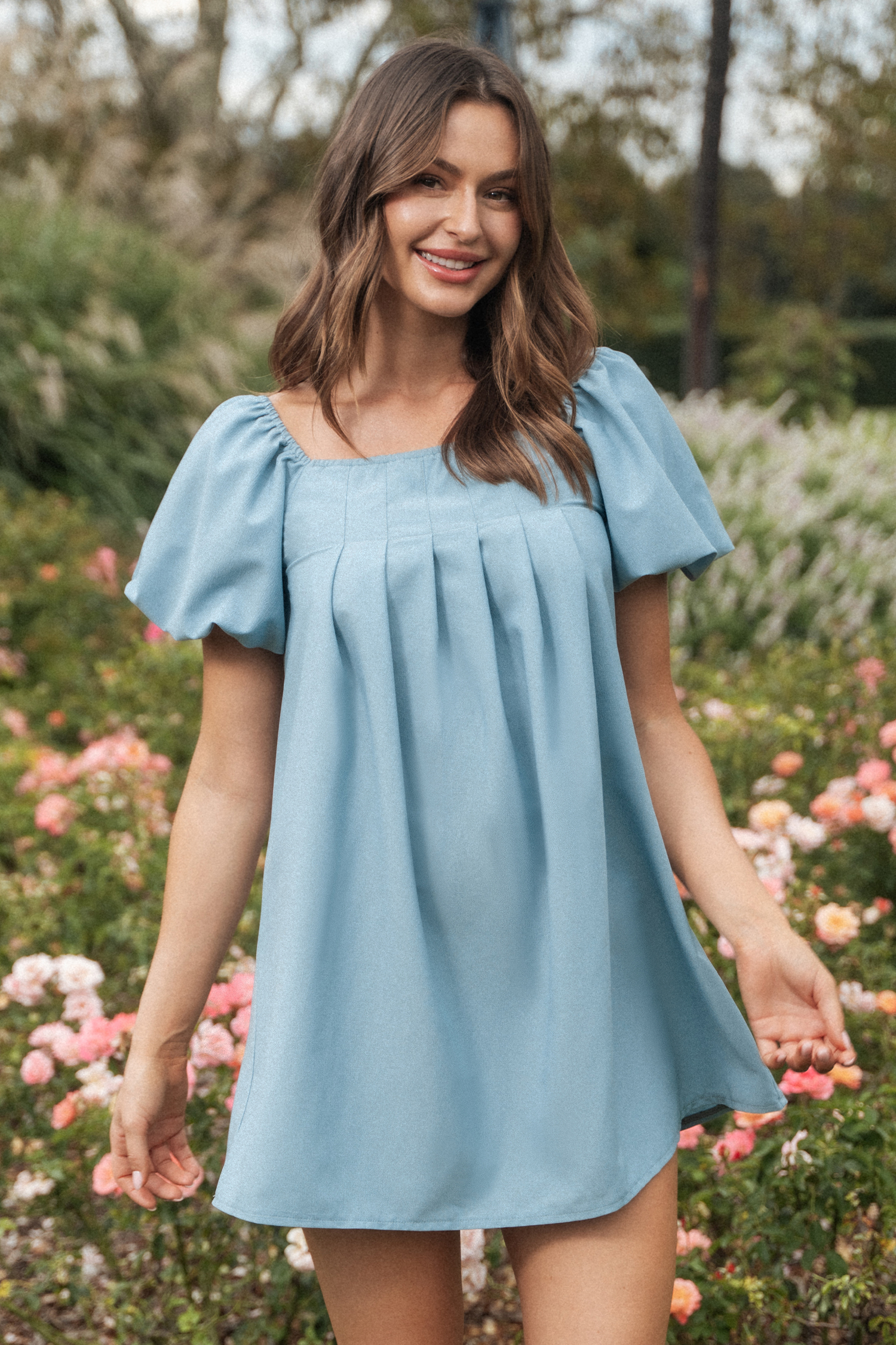 Robe mini à col carré et manches bouffantes bleu pale