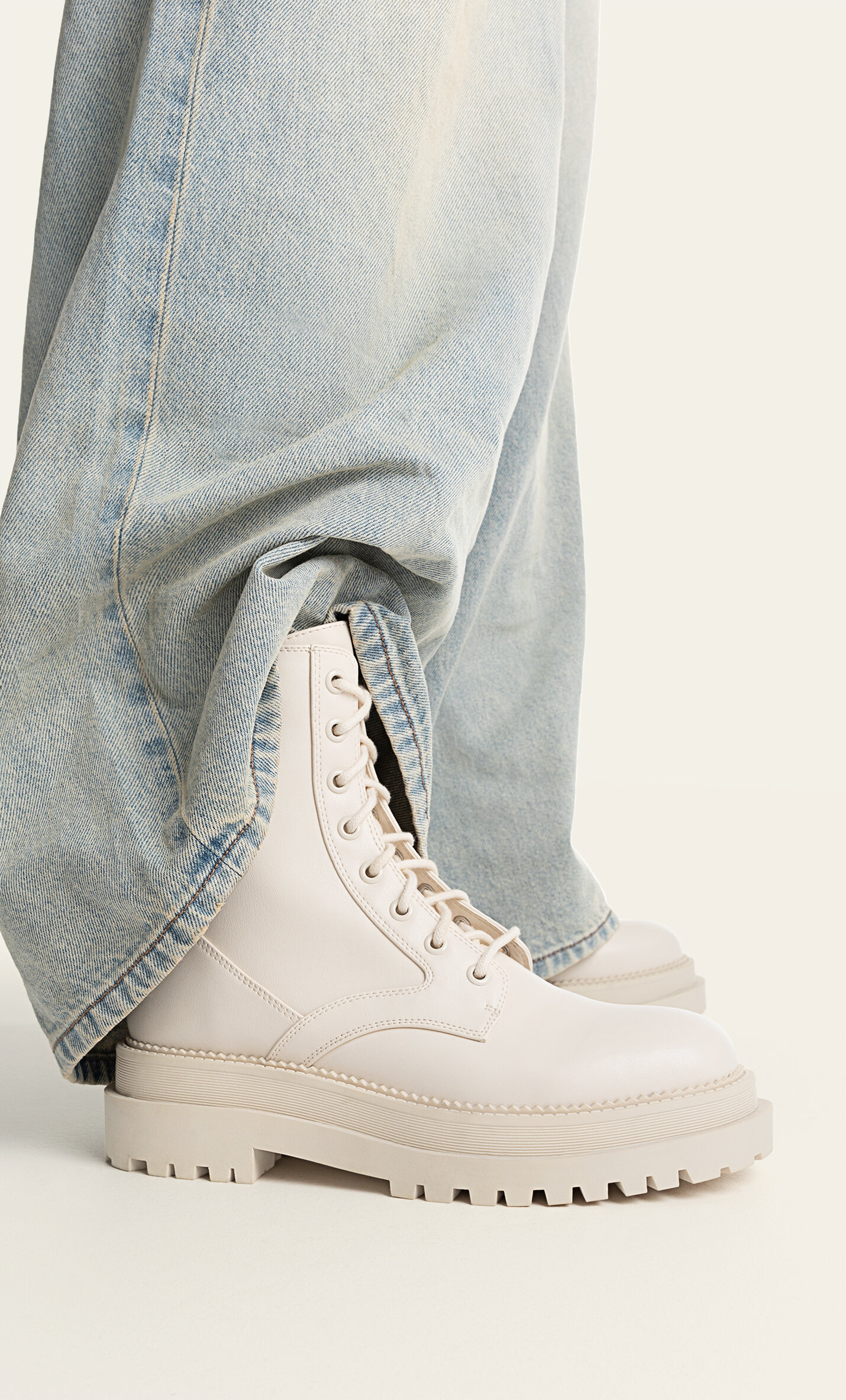 Botas de cano curto sem cadarço
