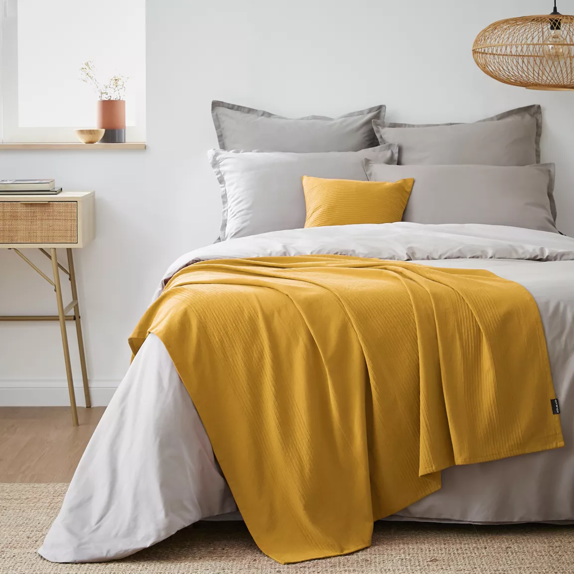 Jeté de lit coton tissé (130 x 160 cm) Léa Jaune safran