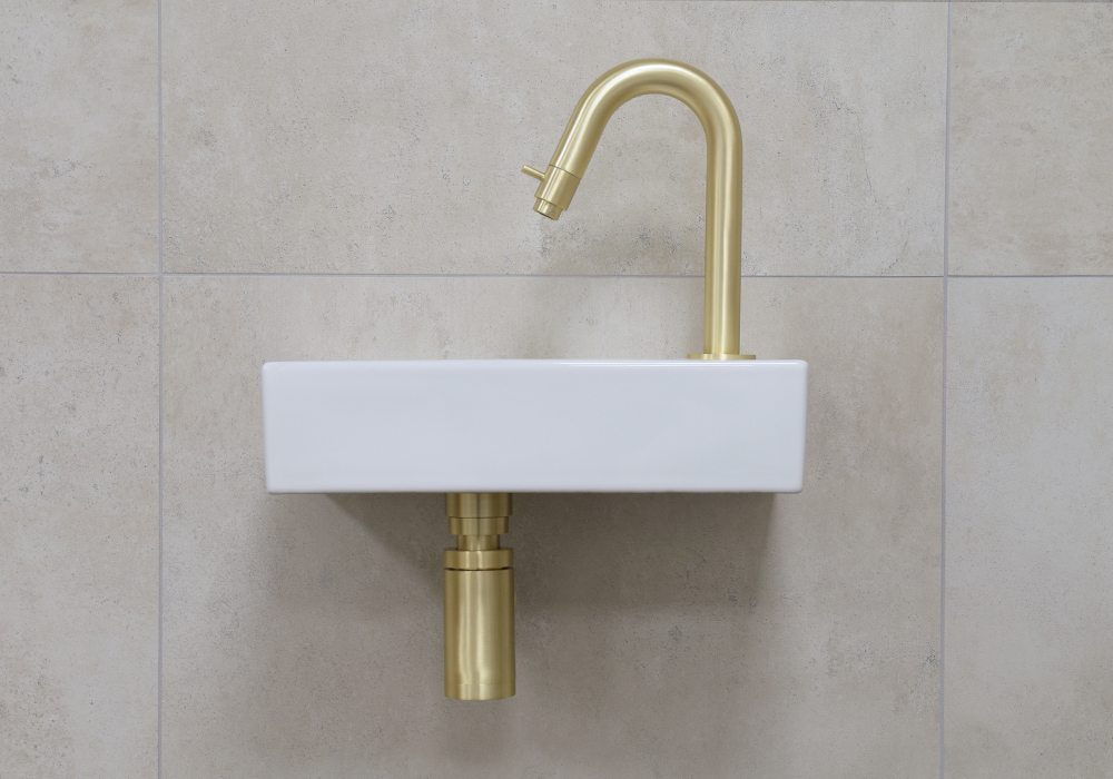 Mueller Mini Rhea wit fonteinset met gouden gebogen fonteinkraan rechts