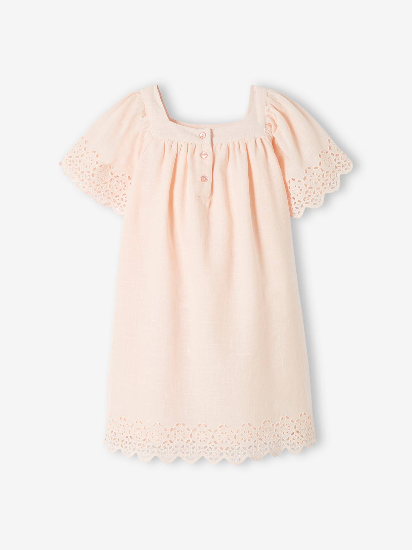 Vestido infantil rosa claro adornado com bordados ingleses e mangas borboleta.