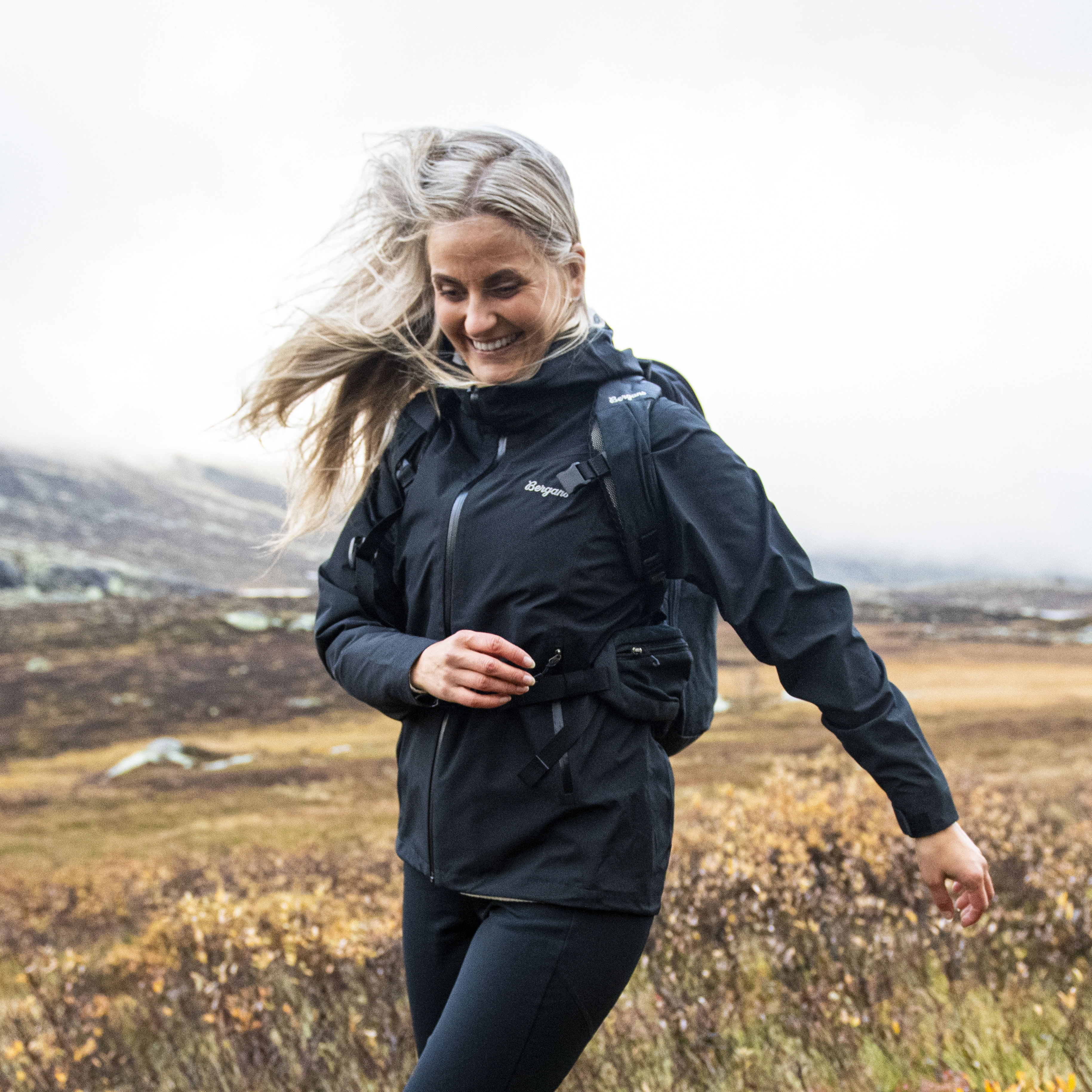 Essentials 2.5L Shell Jacket Women Black