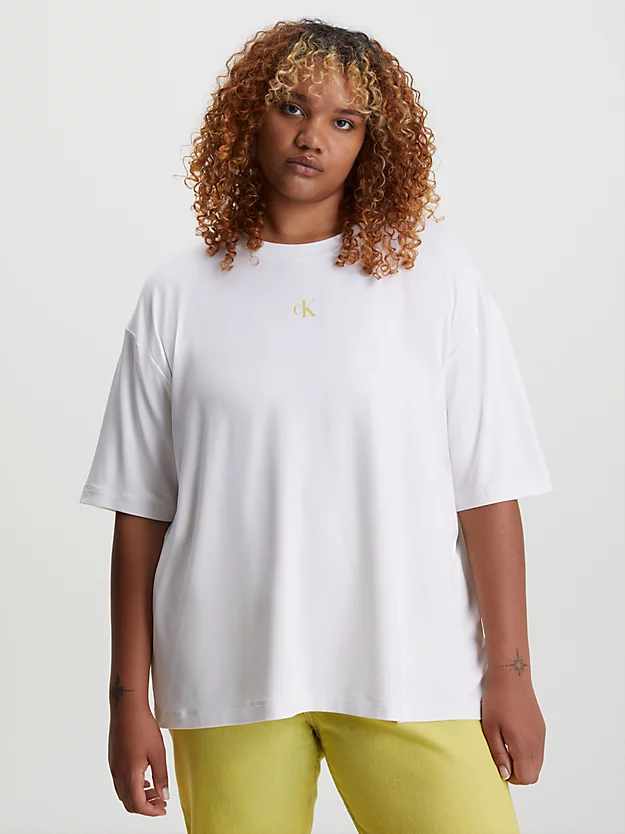 Camiseta oversized com logo nas costas