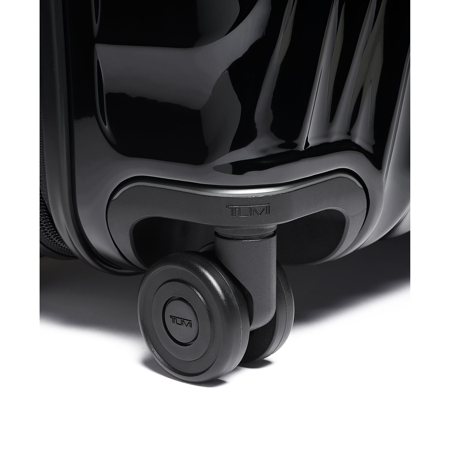 Tumi 19 Degree Rolling Trunk Expandable black