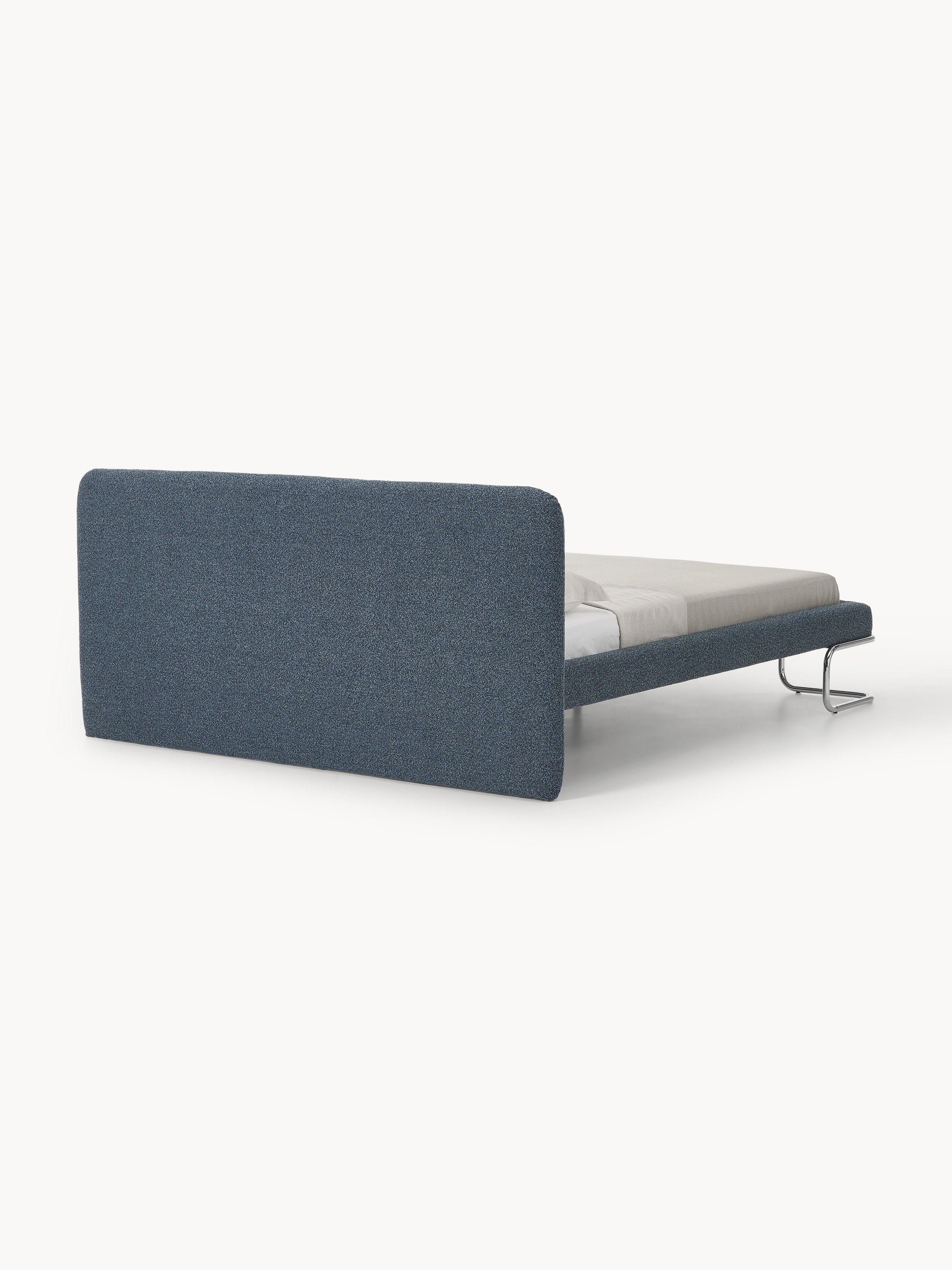 Bouclé gestoffeerd bed Olina met metalen poten