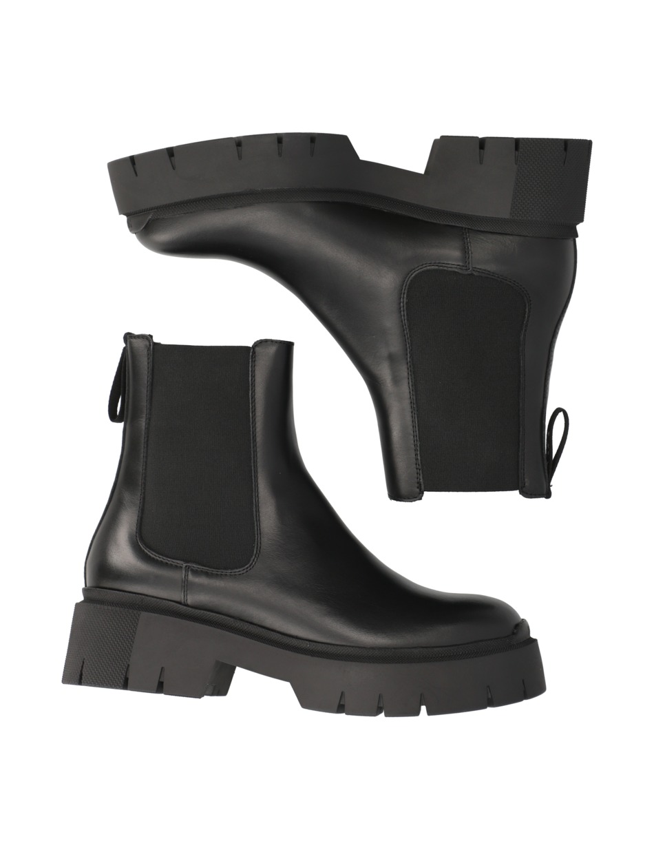Kris ChBootie-C